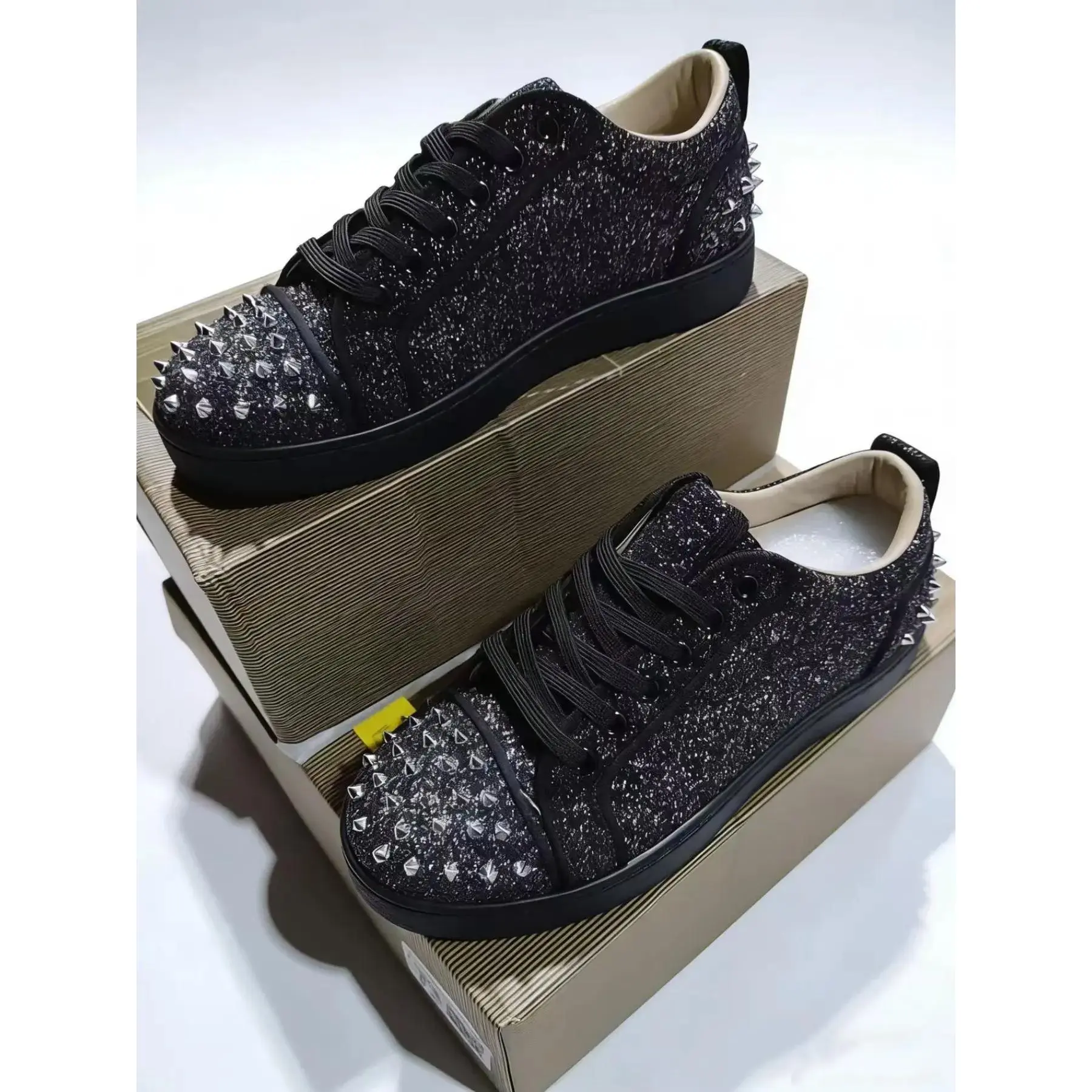 Men's Punk Look Studded Lace-Up Skate Shoes - Fashionable Comfortable Round Toe Casual Sports Shoes for Daily Wear, All-Match Closed Sneakers