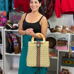 Bolsa plastico asa madera $55 - Eco-Friendly Recycled Plastic handbag - Hermosa Bolsa hecha con plástico reciclado - Artisanal Handcrafted Mexican Handbag, bolsa artesanal hecha en México