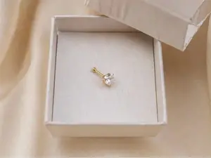 Piercing Tragus de Oro 14k con Piedra en Forma de Corazon-Diseño Elegante para Oreja