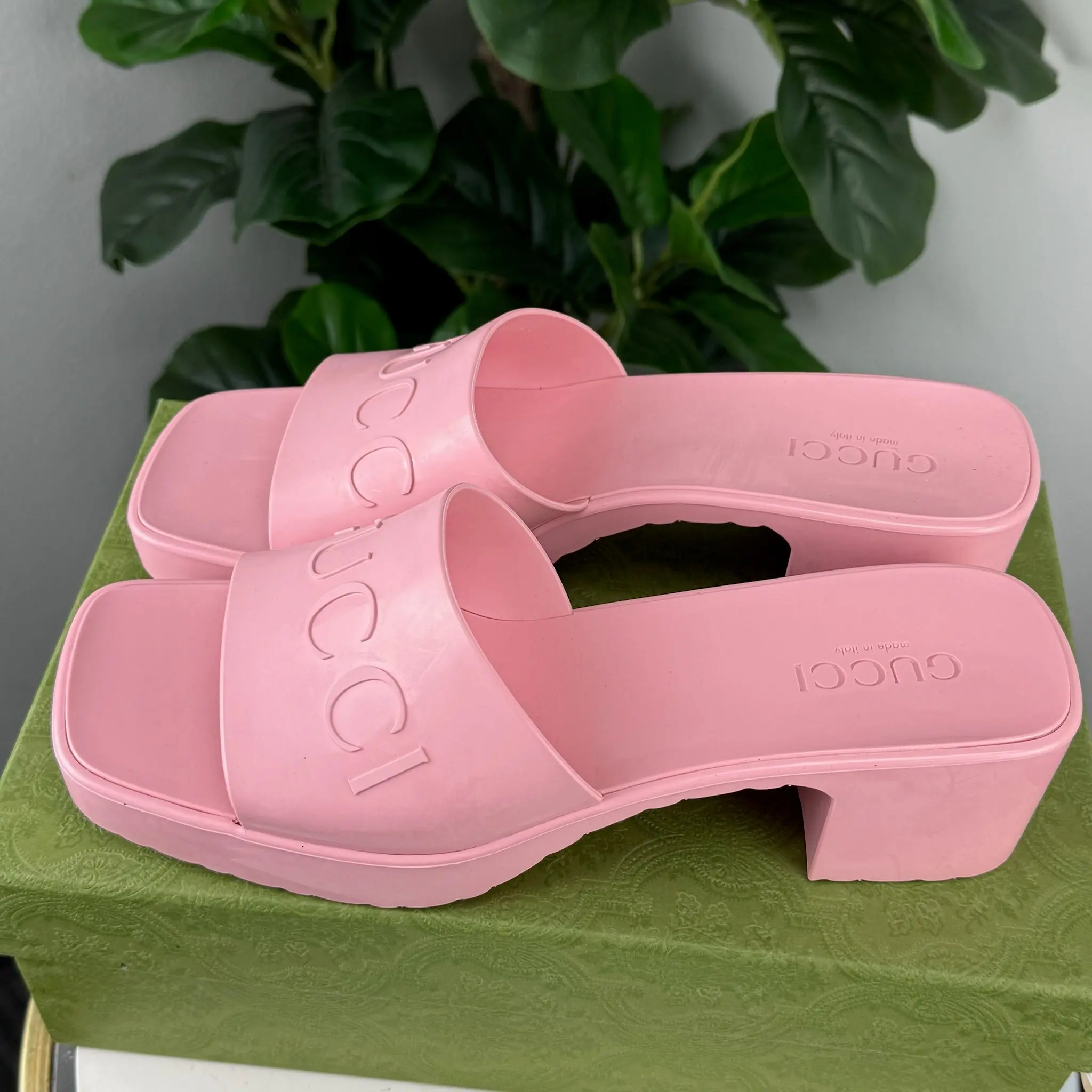 Authentic Gucci Pink Size 41 (US 11) Brand New Sandals