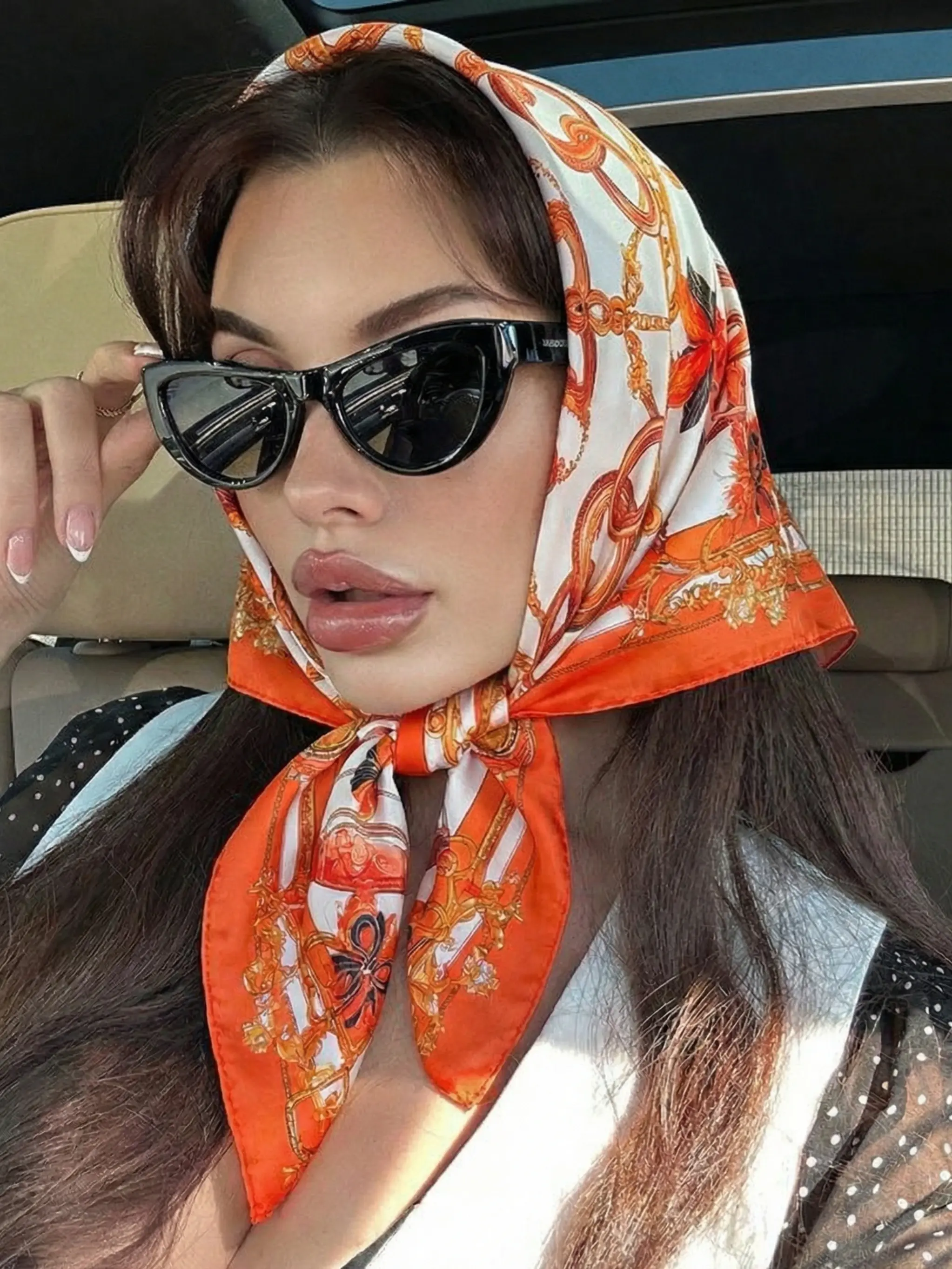 1pc light luxury equestrian chain buckle printed contrast color edged square scarf, satin texture bandana fashionable and versatile Headscarf, commuting and travel atmosphere decoration multi-purpose Hijab square scarf, Fashion Hair Scarves