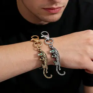 Silver Alloy Animal Keyring,popular bling leopard-shaped accessory with exquisite diamond inlay workmanship.Durable anti-fade metal material and versatile hanging function,great for everyday keys management,backpack decor and trendy outfit embellishment