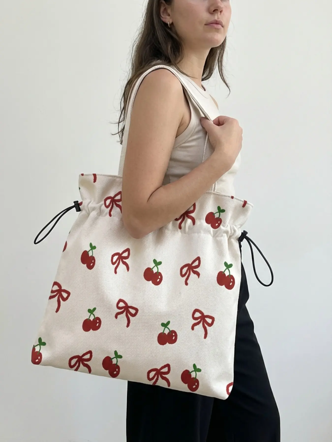 Butterfly Cherry Pattern Drawstring Tote Bag, Large Capacity Shopping Bag, Durable and Wear-Resistant, Casual Style for All Seasons, Summer Bags, Casual Trendy Bag, Printed Tote Bags
