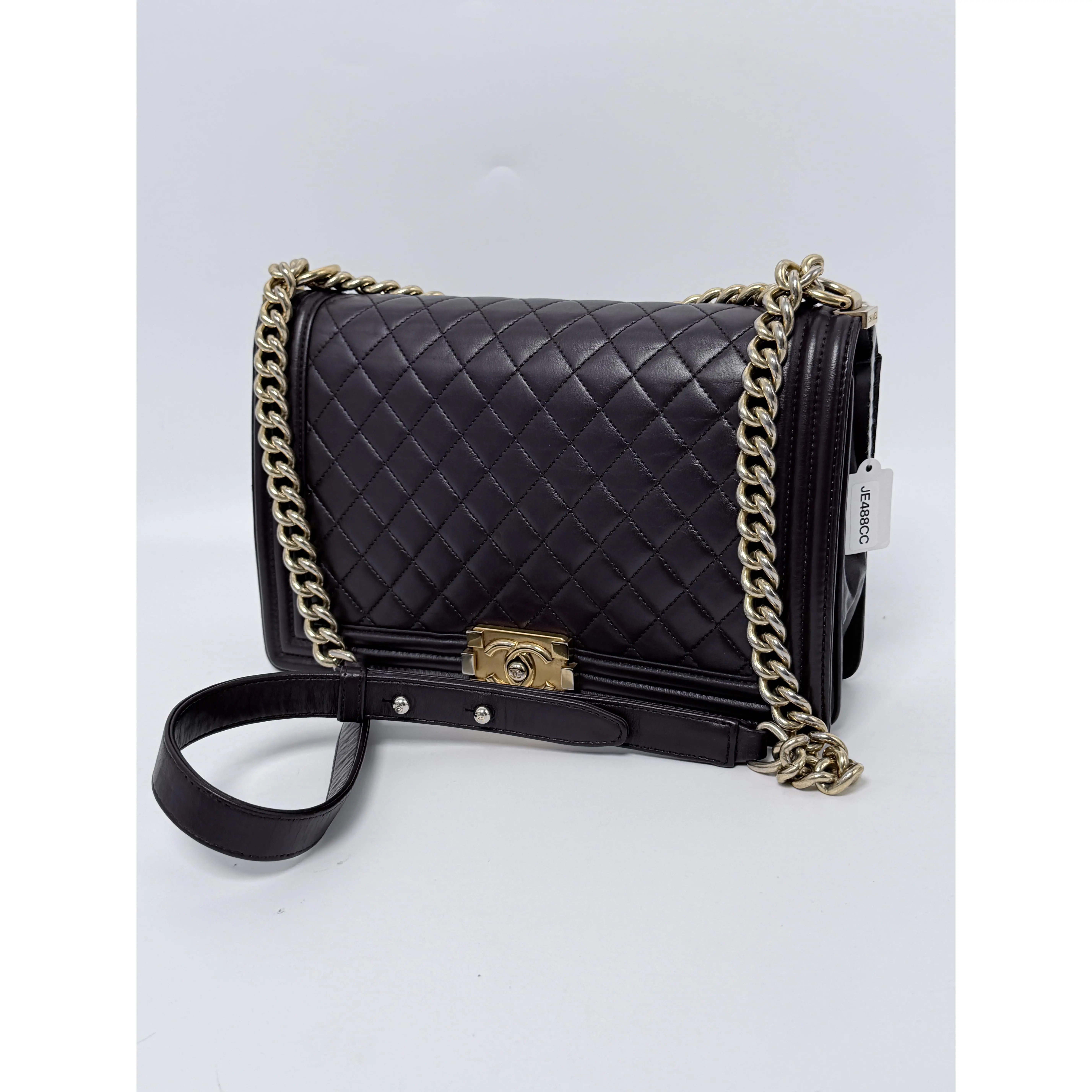 Pre-owned CHANEL Leather Crossbody Bags Monogram Diamond Quilted Medium Boy Flap Shoulder Bag Burgundy JE489CC