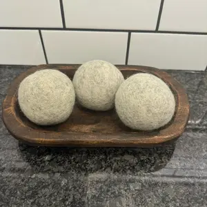 2 Laundry Wool Dryer Balls -Anti Static - Anti Wrinkle - Fabric Softner