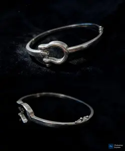 Minimalist Hook Bracelet – Silver Finish