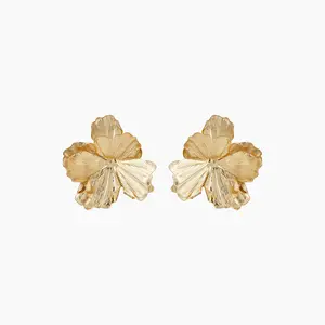 Cider PLEATED FLOWER STUD EARRINGS