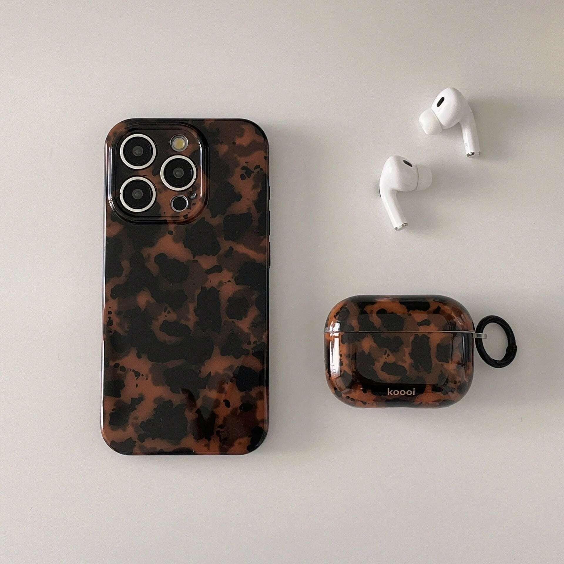 Leopard Print Phone Case Set with Earbuds Case, Stylish Protective Cover, Compatible with iPhone 14–16 Pro Series, Shockproof Slim Design