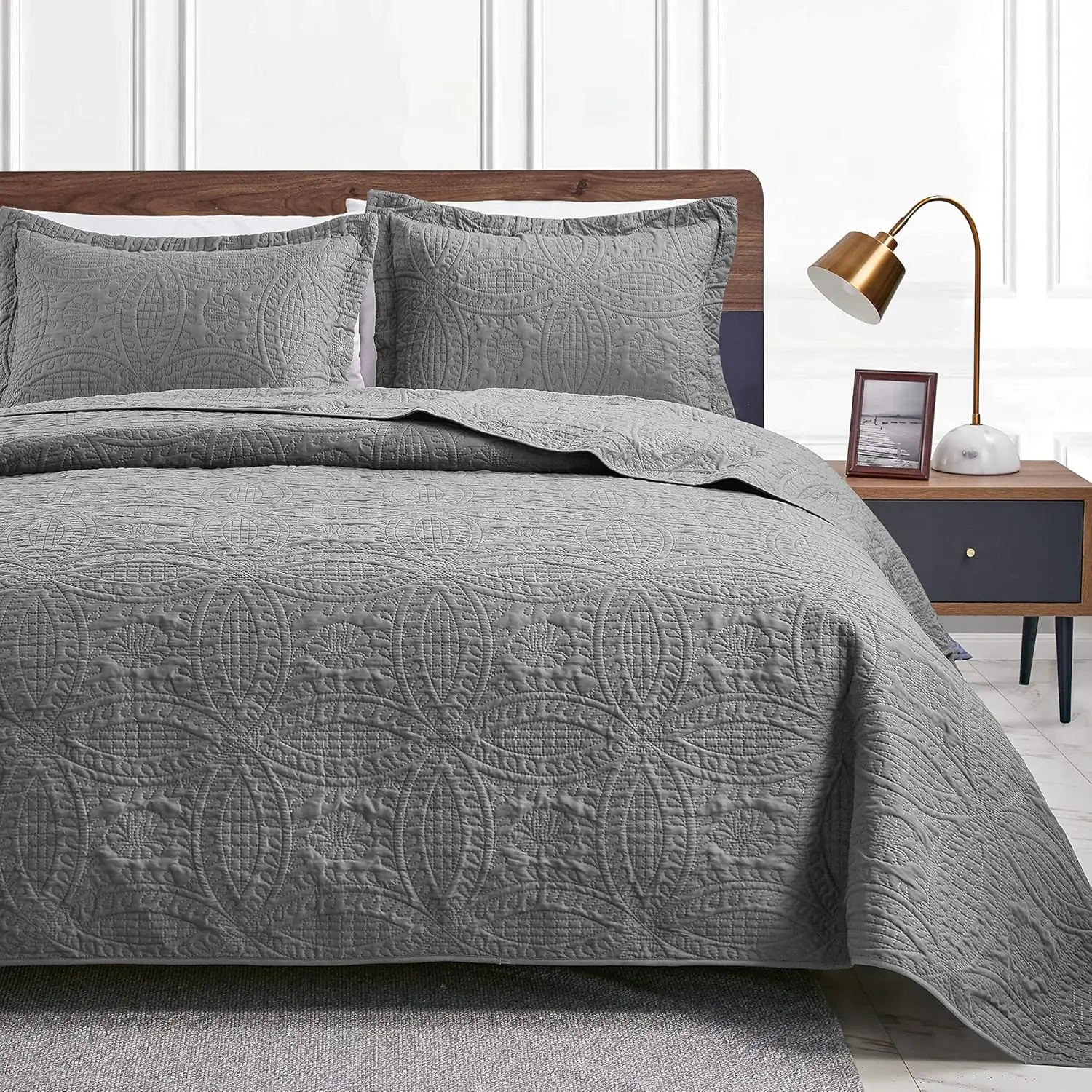 Love's cabin California King Size Bedding Set Grey Bedspreads - Cal King Summer Lightweight Bedspread Comforter - Coin Pattern Coverlet for All Season - 3 Pieces (1, 2 Pillow Shams)