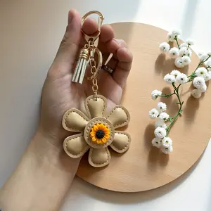A Pair of Cute Faux Leather Sunflower Keychains with Tassel Decorations, Suitable for Car Keys And As Decorative Keychains for Bags And Cars