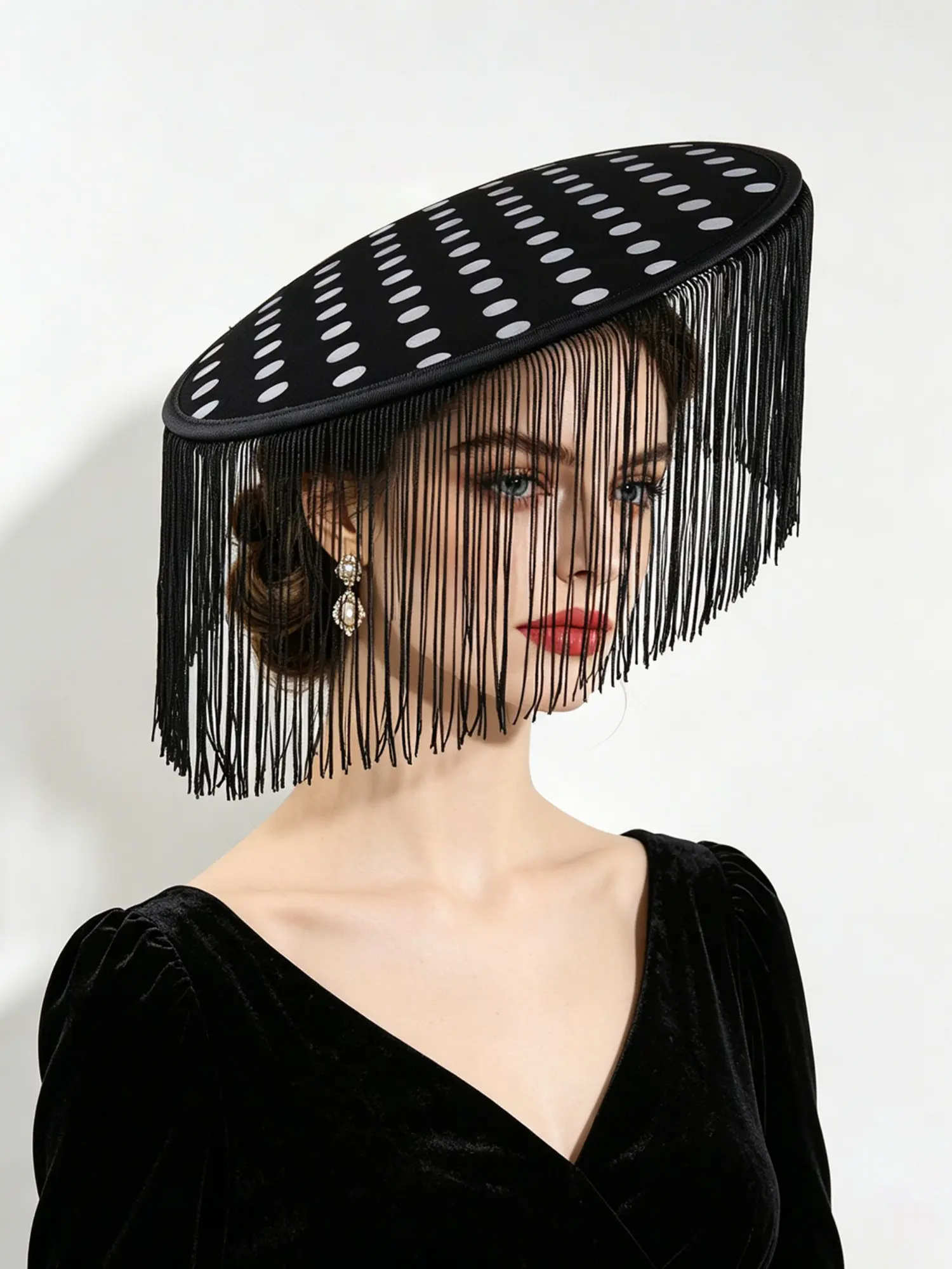 1PC Fascinators Hats for Women - Tea Party Cocktail Fascinator Flat Kentucky Vintage Appeal Funeral Derby Hat with Tassels, Tassel Decoration, Easter, Halloween, Carnival Horse Racing Season Accessories, Versatile Accessory