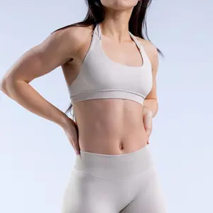 DFYNE Impact Seamless Halter Neck Sports Bra, Medium Support, Stylish Versatile Activewear for Gym & Yoga, 90% Nylon 10% Elastane, True to Size Fitted Design