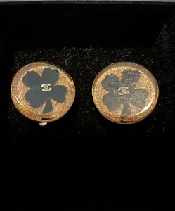 Pre-owned Chanel Resin Clover Clip On Earrings
