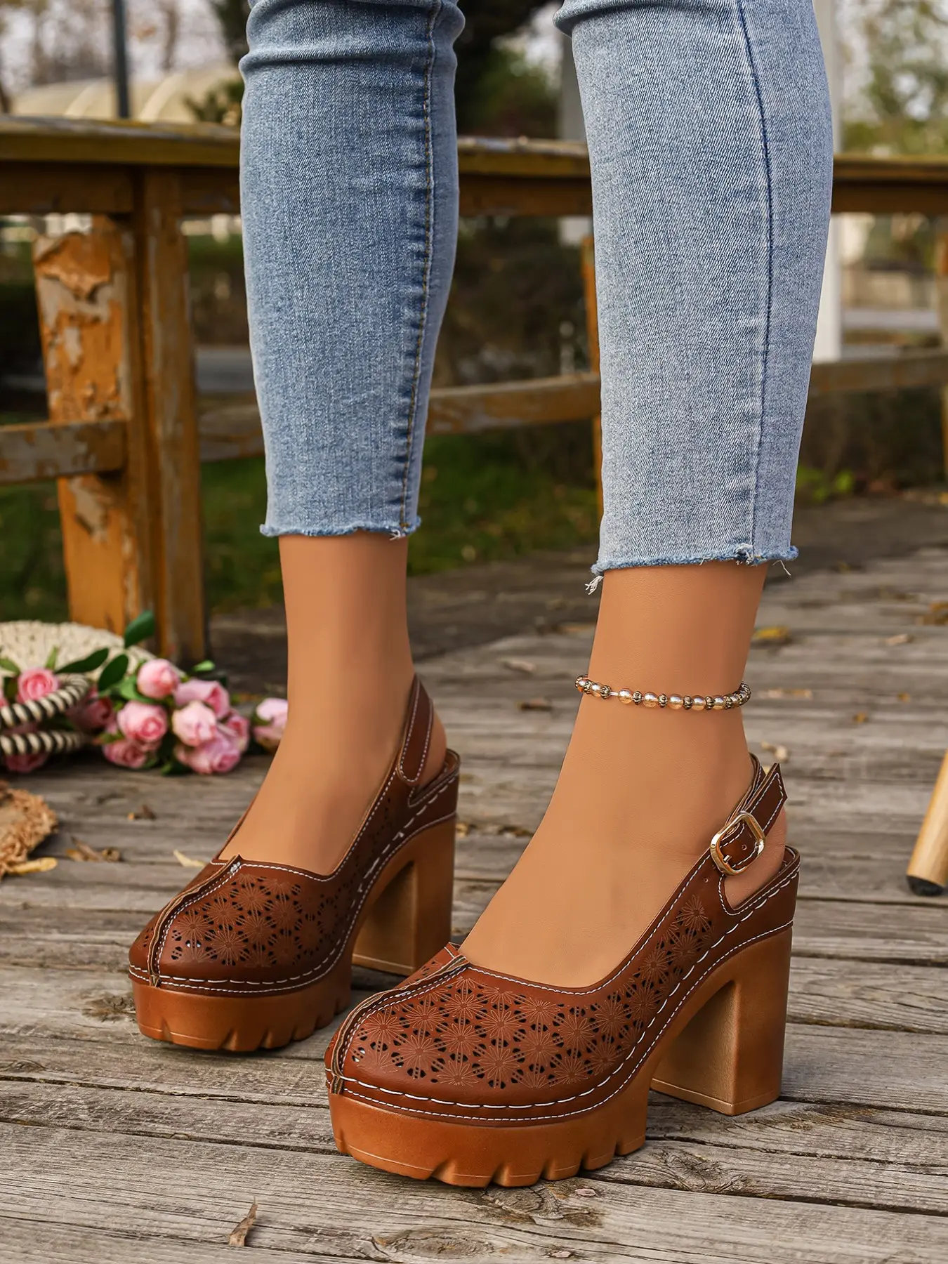 Fashion Summer Vintage Hollow Out Backless Thick Sole High Heel Round Toe Sandals for Women, Thick Bottom Shoes, Stylish Retro Design, Comfortable and Trendy, Classic Sandals, Elegant Heeled Shoes, Chic Party Shoes, Fashionable Party Shoes