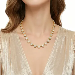 Ins exclusive small-sized manganite heart-shaped flower necklace, plated with 18K gold, non-fading, luxury accessory for women