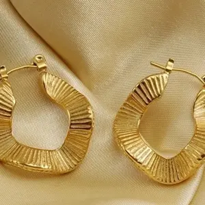 Minimalist Elegant Plain Gold Color Hoop Earrings Fashionable Jewelry for Women & Girls Daily Wear Simple Design