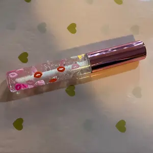 Clear kiss lip gloss