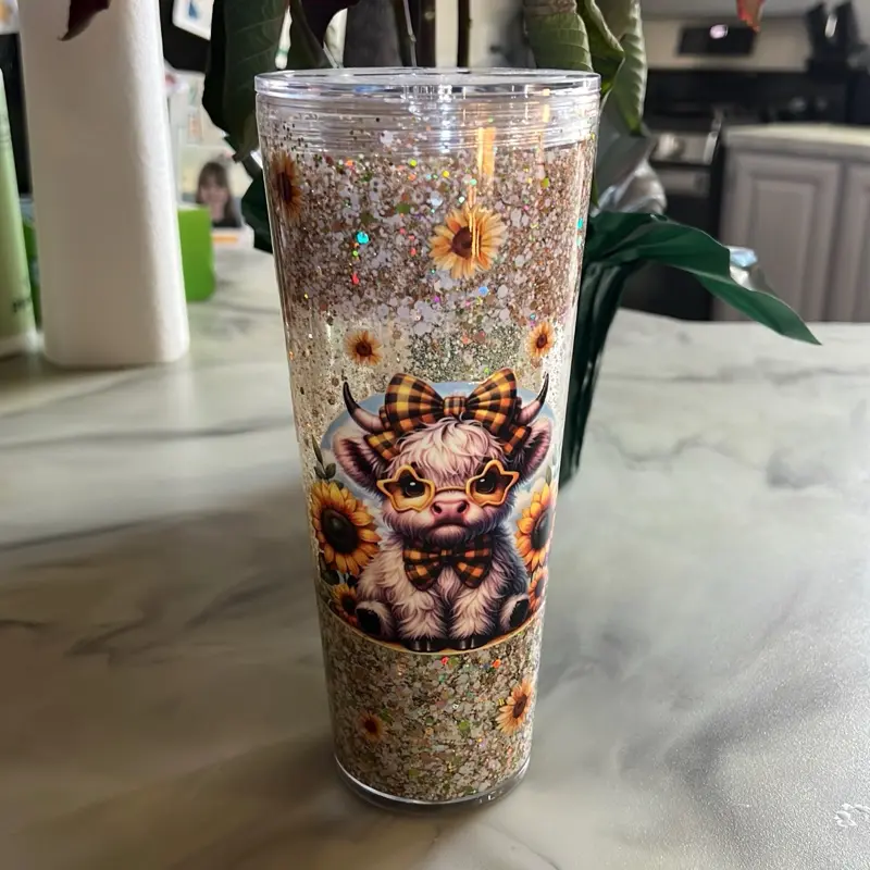 Plastic Glitter Tumbler - Decorative Glitter Bottle with Colorful Accents, Ideal for Beverages and Drinkware