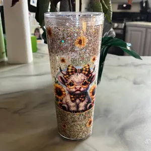 Plastic Glitter Tumbler - Decorative Glitter Bottle with Colorful Accents, Ideal for Beverages and Drinkware