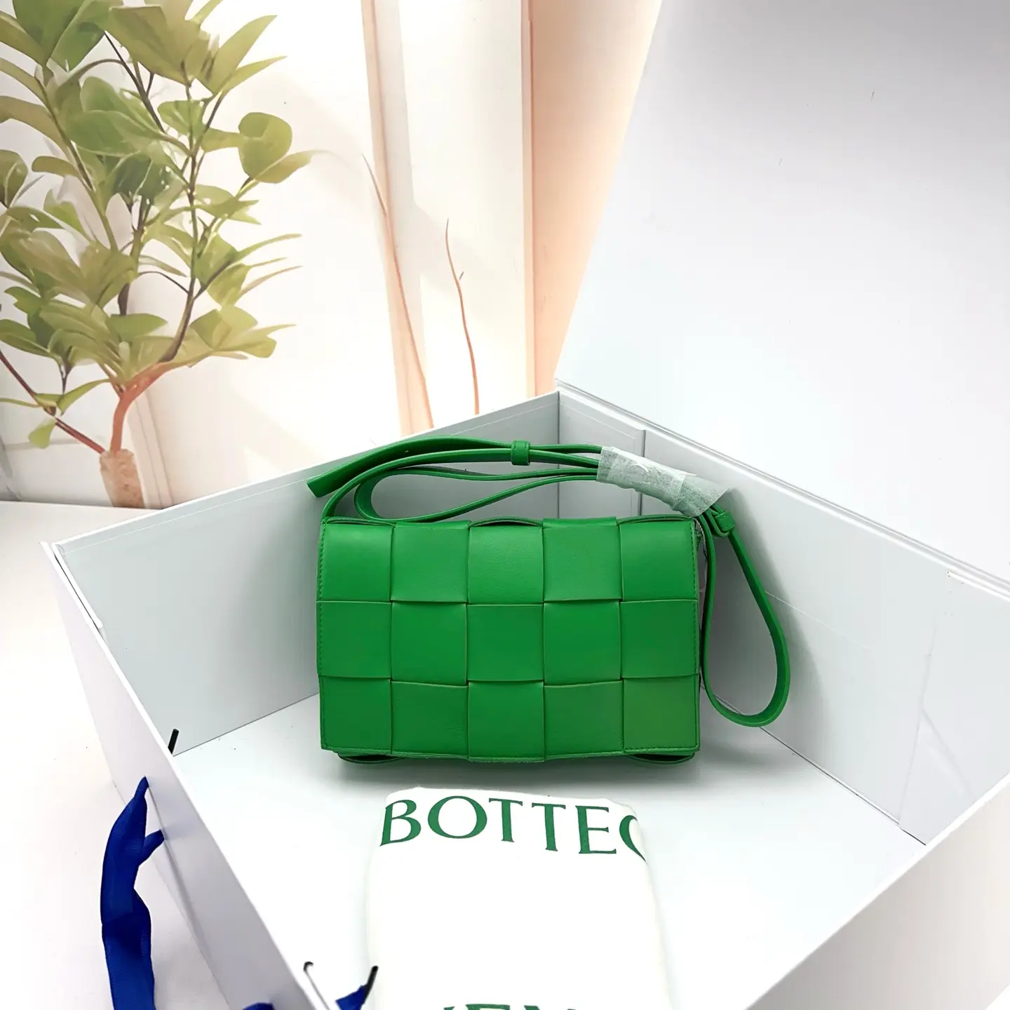 Pre-owned BOTTEGA VENETA Bright Green Intrecciato Woven Leather Cassette Bag 0804 RAYE 20741943