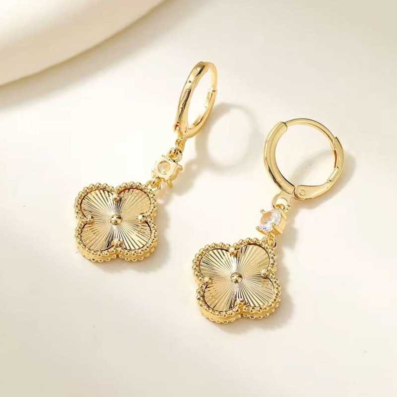Trendy Elegant Fashionable Exquisite Micro-Pavé Four-Leaf Flower Ear Cuffs for Women Personalized Niche Designer Earrings for Women HNAM80