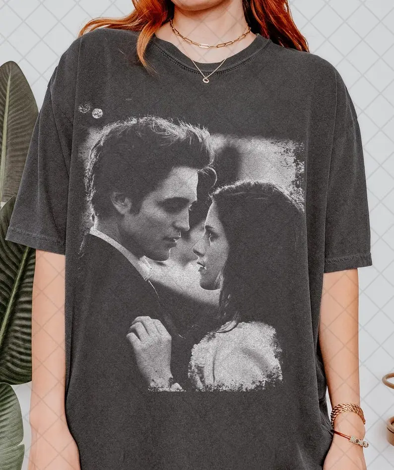 Comfort Colors Twilight Vintage T-Shirt, Gift For Book Lover Twilight Saga T-Shirt, Vampires Wolves Romance T-Shirt, Edward Cullen Bella