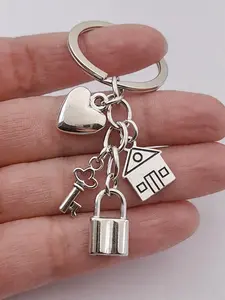 Creative House Keychain Pendant, Heart Lock Metal Ornament, Casual All-Season Gift, Backpack Car Key Holder, Student Essential, Heart Shaped Keychain