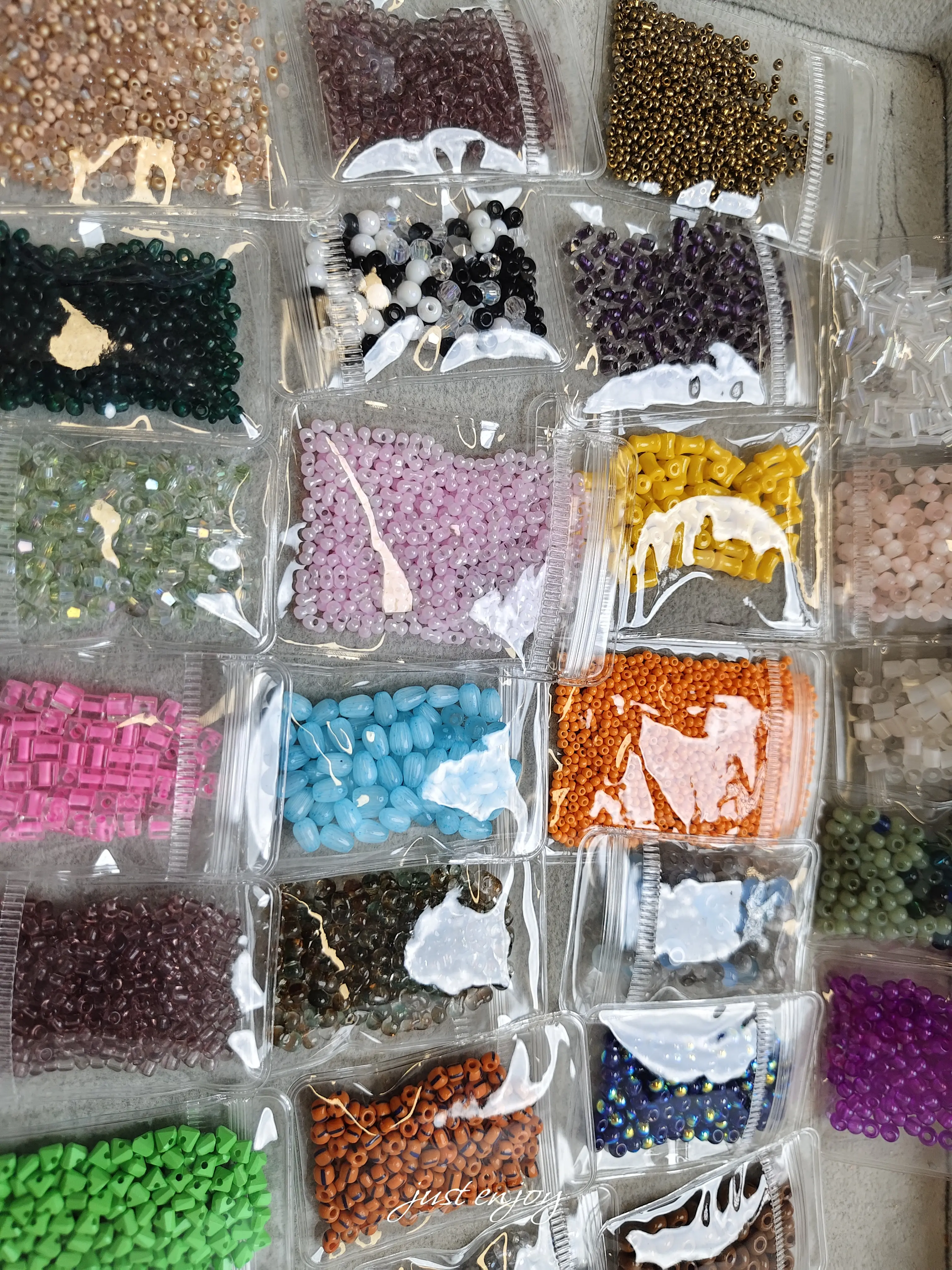 Chris(16613)gc.Chris-A27-Glass seed beads mix styles