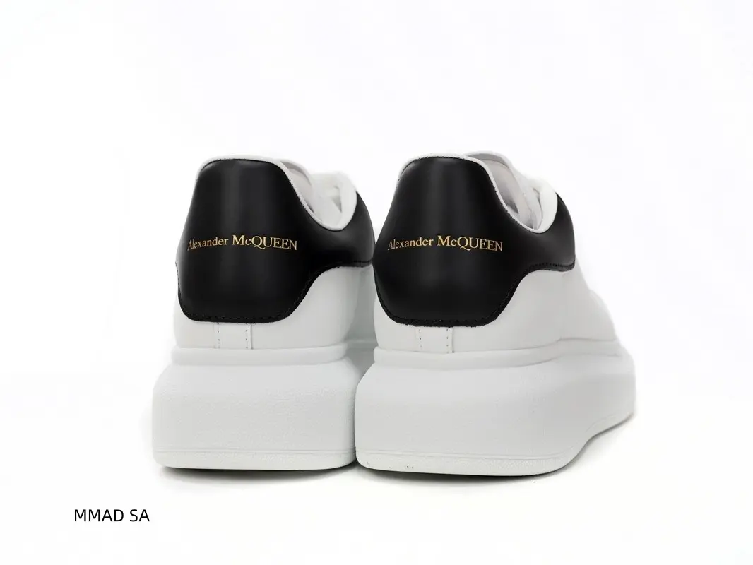 Unisex Classic White Platform Casual Sneakers, Premium Leather Upper With Breathable Perforations, Contrast Black Heel Tab & Unique Wavy Edge Stitching, Elevated Chunky Thick Sole, Lace‑Up Non‑Slip Fashion Skate Walking Shoes For Daily Shopping Dating