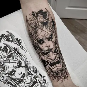 6 Large Graphic Herbal Tattoo Stickers, Among Which 1 One Contains Bodhi Elements And The Other 5 Are Random Elements. They Last For 7-15 Days, Are Water-resistant And Resistant To Friction, And Have A Realistic Effect. They Are Suitable For Those