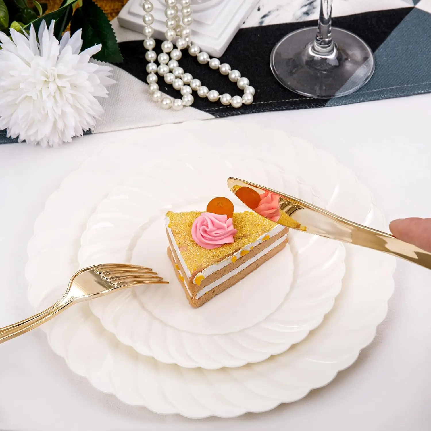 Wellife Ivory Scalloped Edge High Quality Plastic Plates Set - Disposable, Heavy Duty, Lightweight, Heat Resistant (9 in Dinner, 6.5 in Dessert) - Party Tableware Set for Birthday, Ideal Home Supplies Gift