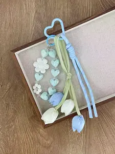 1 PCS Tulip Flower Keychain for Women, Acrylic Heart Beads & Floral Charm, Spring Aesthetic Bag Phone Strap Gift for Her - Cute Keychain Accessories (Pink/Blue/Purple)