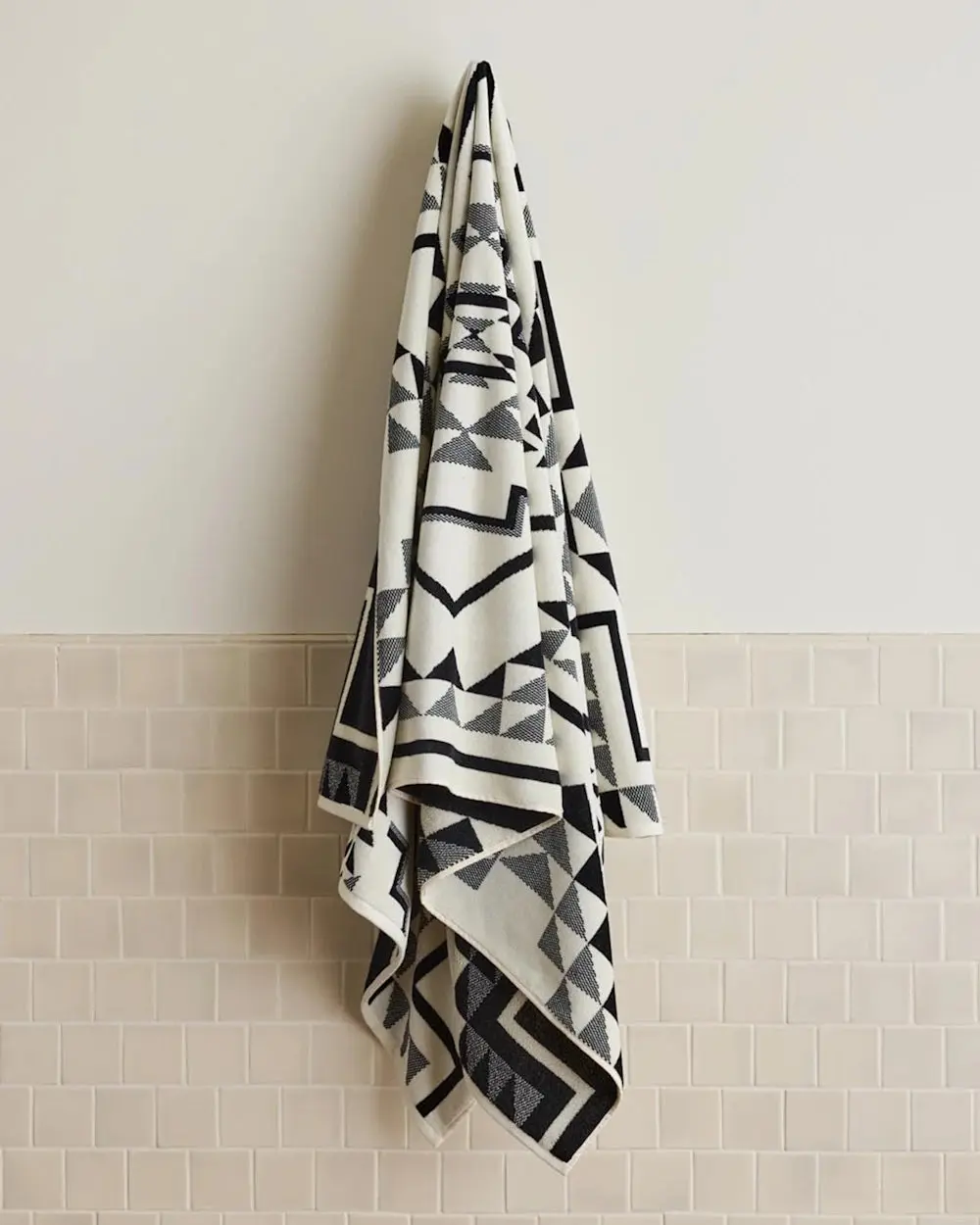 PENDLETON Oversized Jacquard Spa Towel Oxbow