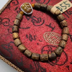 jade and agarwood bracelet