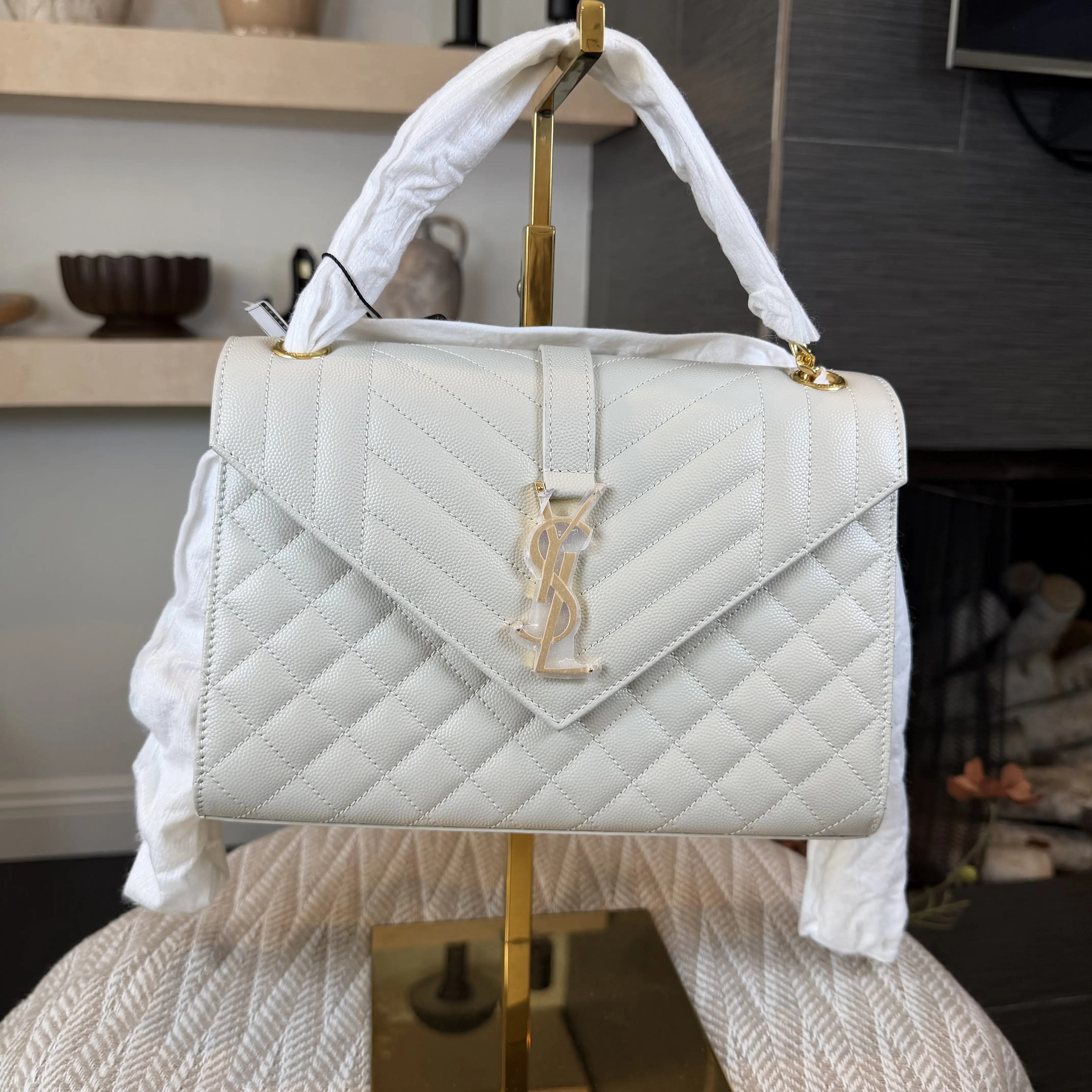 Pre-owned Yves Saint Laurent LambSkin Shoulder Bags Saint Laurent envelope bags
