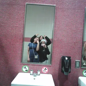 2-in-1 SD Card Reader, Portable and Compact Type-C Dual-Slot Memory Card Reader for USB-C Devices, Plug-and-Play Adapter for Gaming and Data Transfer