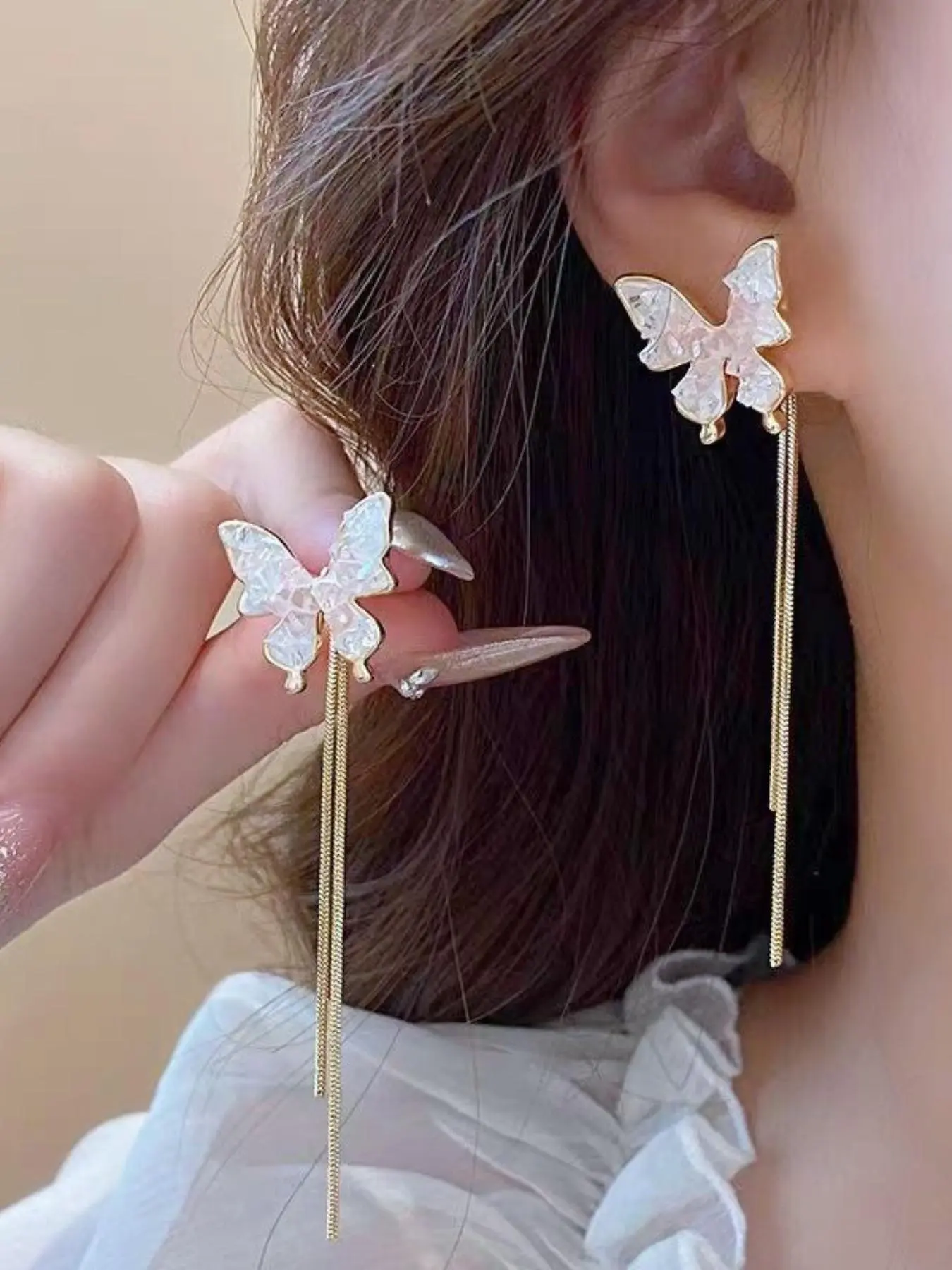 New Ultra-Beautiful Pink Crystal Butterfly Shining Dainty Earrings with Flowing Tassels for Long and Round Faces, Slimming Effect