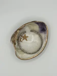 Handcrafted Starfish Trinket Dish with Gold Leaf Trim Elegant Jewelry Dish for Storage and Decorative Organiser Clamshell Shape with Starfish or Pearl Embellishment