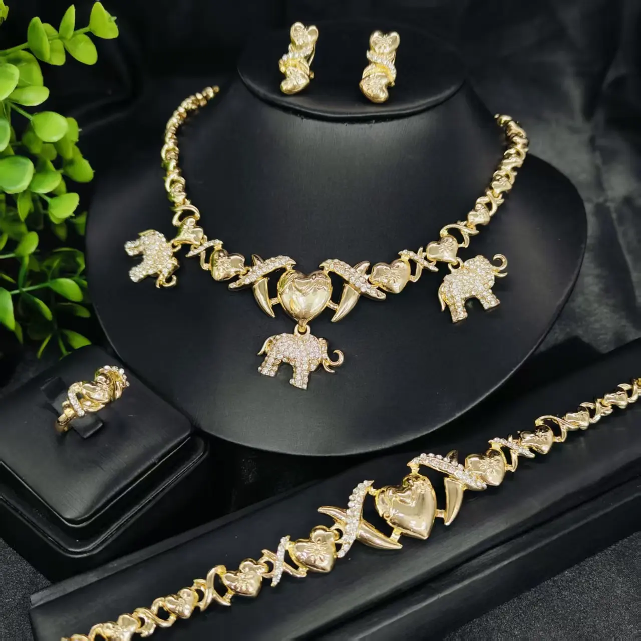 European and American Classic XO Jewelry Set Zinc Alloy Necklace Earrings Bracelet Ring Four-Piece Set