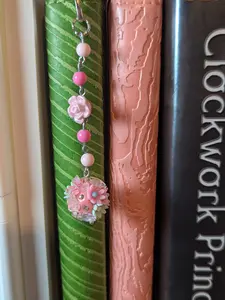 Flower Bouquet Metal Bookmark - Sturdy Durable Design for Book Lovers - Perfect for Marking Pages - Elegant Reading Accessory