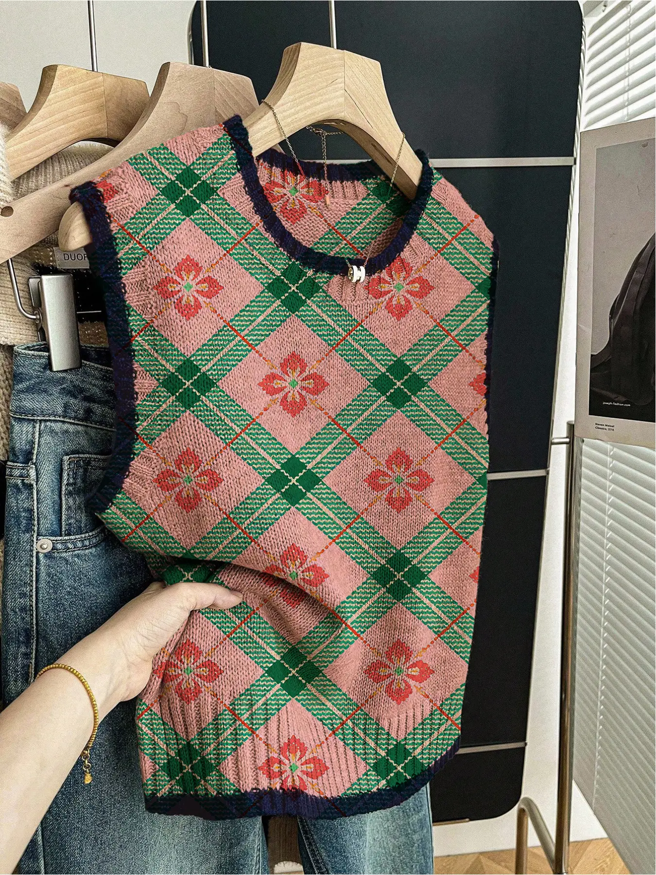 1 piece + Spring and summer back-to-school casual style loose round-neck sleeveless woolen knitted top with dark blue border patchwork diamond-shaped print, women's outerwear for women, paired with a vest, worn alone Knit Vest Tops