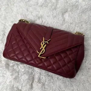 Pre-owned Yves Saint Laurent Lamb Skin Clutches & Wristlets Saint Laurent Envelope Chain Bag