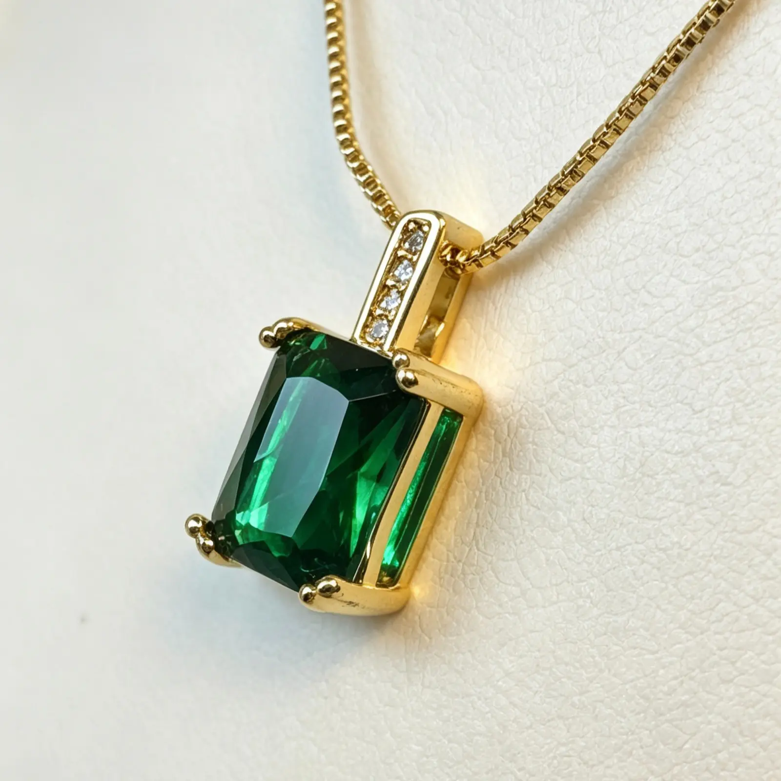Elegant Green Emerald Pendant Necklace with Gold Chain and Diamond Accents for Women