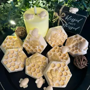 Warm CARAMEL & VANILLA Soy Wax Melt - Honeycomb shaped, 2 oz, Highly Scented, Vegan, Pet Friendly