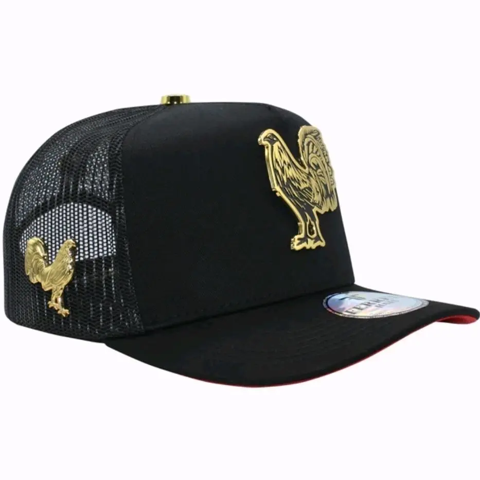 Gorra Ferreti FT62M  La gorra CULIACÁN FERRETI EL GALLO es lo que buscas para dar impacto en tu look. La gorra El Gallo de Culiacán Ferreti posee cinco paneles con ojales. En su panel frontal luce el detalle de Gallo Dorado y un pin lateral de la bandera