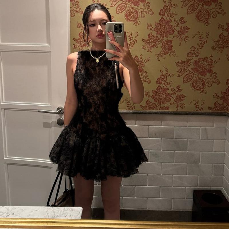 2026 Autumn/Winter New Women's Dress: Elegant and Chic, Waist-Cinching, Figure-Flattering, Backless, Sleeveless Dress