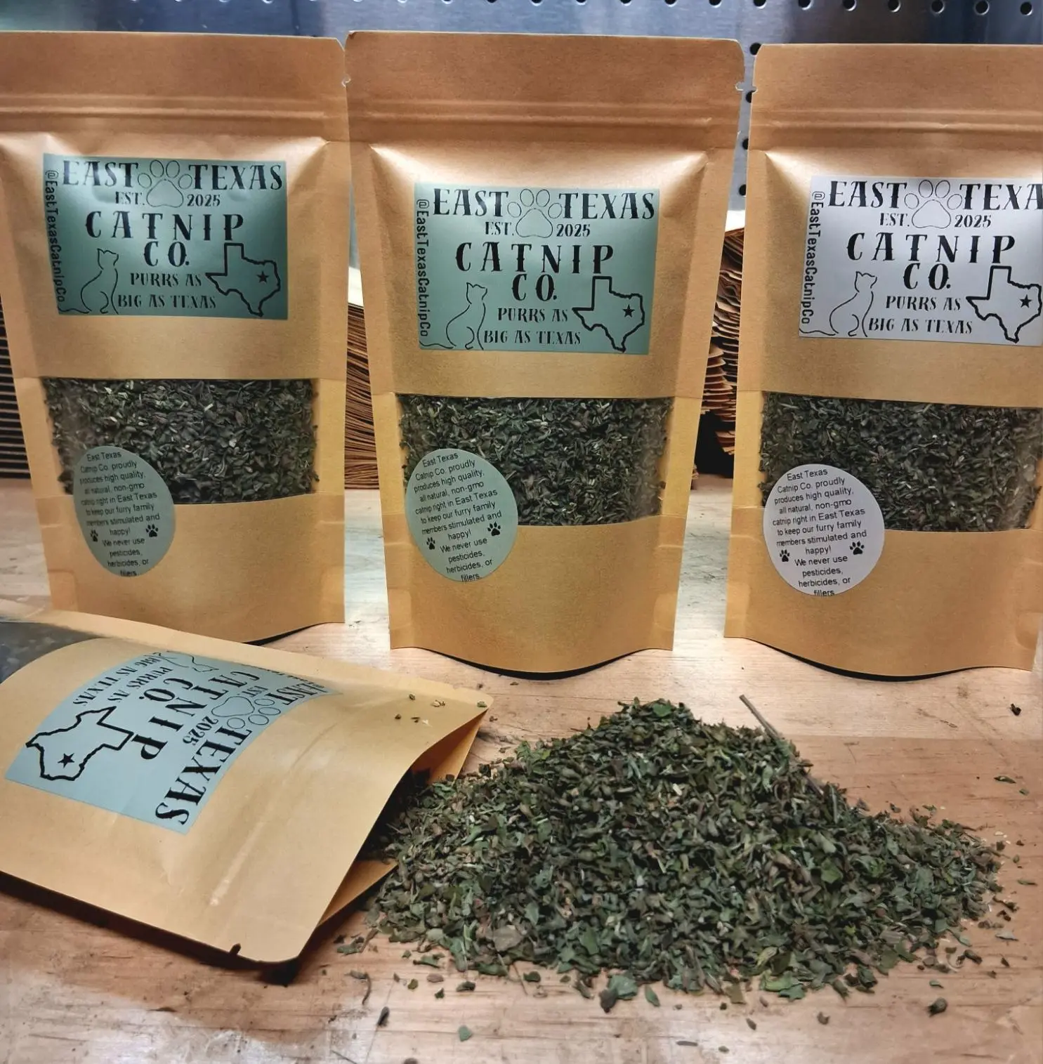All-Natural Catnip (1oz/28g) - Purrs as BIG as Texas All-Natural Catnip (1oz/28g) - Purrs as BIG as Texas