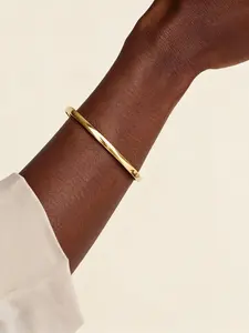 Luxury Minimalist Titanium Steel Bracelet - Waterproof & Rustproof Shiny Glossy Smooth Circle Bangle, Wedding,, Everyday Gift, Metal Wrist Accessory Suitable for Year-Round Wear, Fashion Chic Accessories