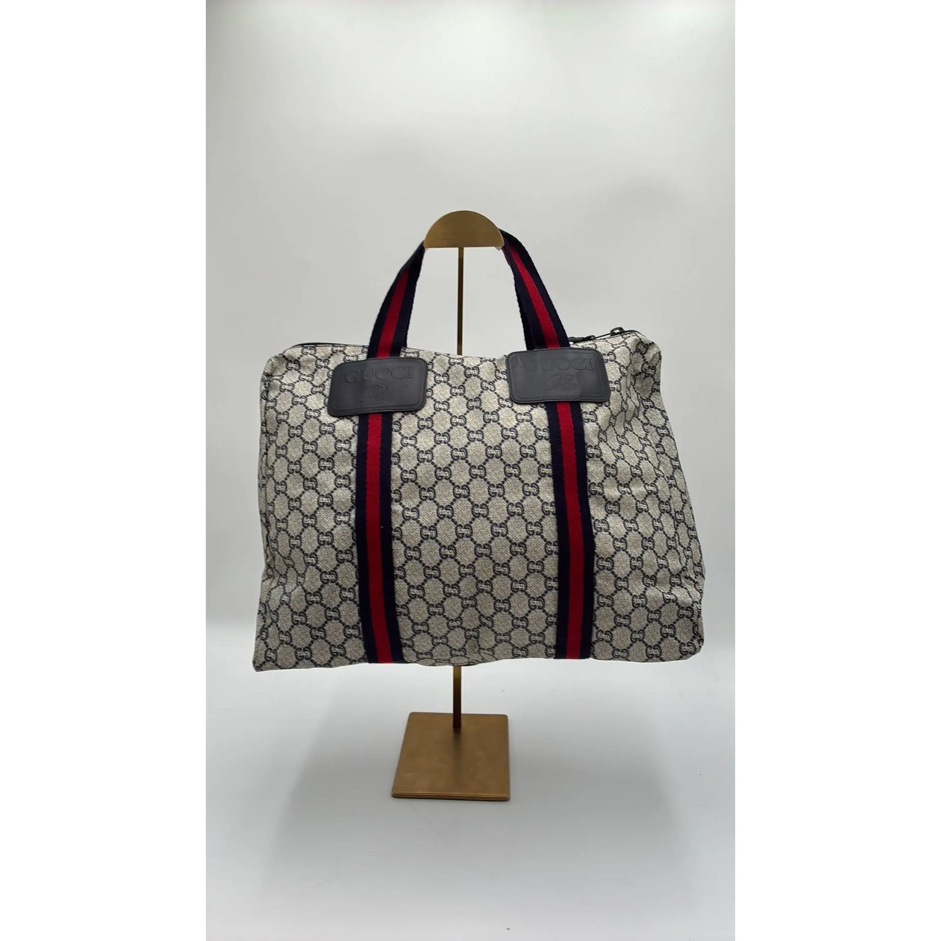 Pre-owned GUCCI Leather Luxury Bags & Accessories Vintage Travel Duffle Bag, Navy Blue Date Code: NODC05072611. Entrupy ID: 7DX9JMC.
