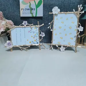 Golden Light Luxury Metal Photo Frame, Exquisite Display Stand Frame Available in 6-inch and 7-inch Sizes, Creative Design, Suitable for Home Display Decoration, Family Portrait/Personal Photo Display, Event Scene Decoration